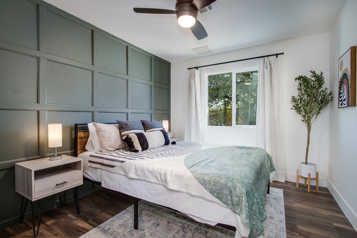 Segundo dormitorio decorado con buen gusto con espuma viscoelástica Queen.