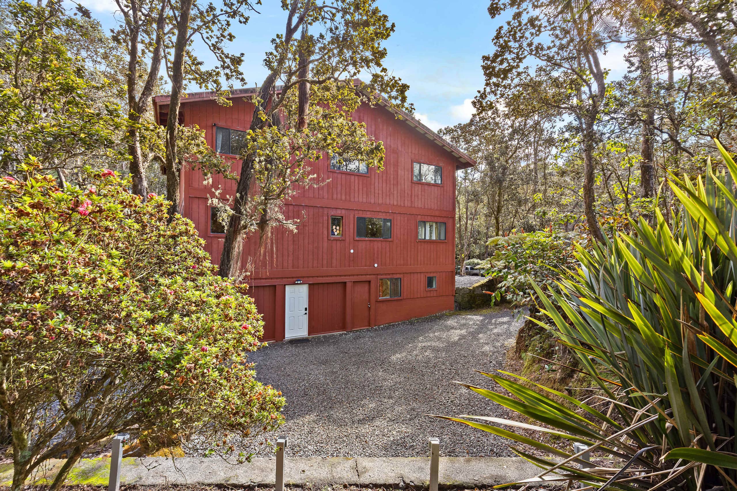 Home in Volcano · ★4.95 · 5 bedrooms · 7 beds · 3 private baths - Image 36