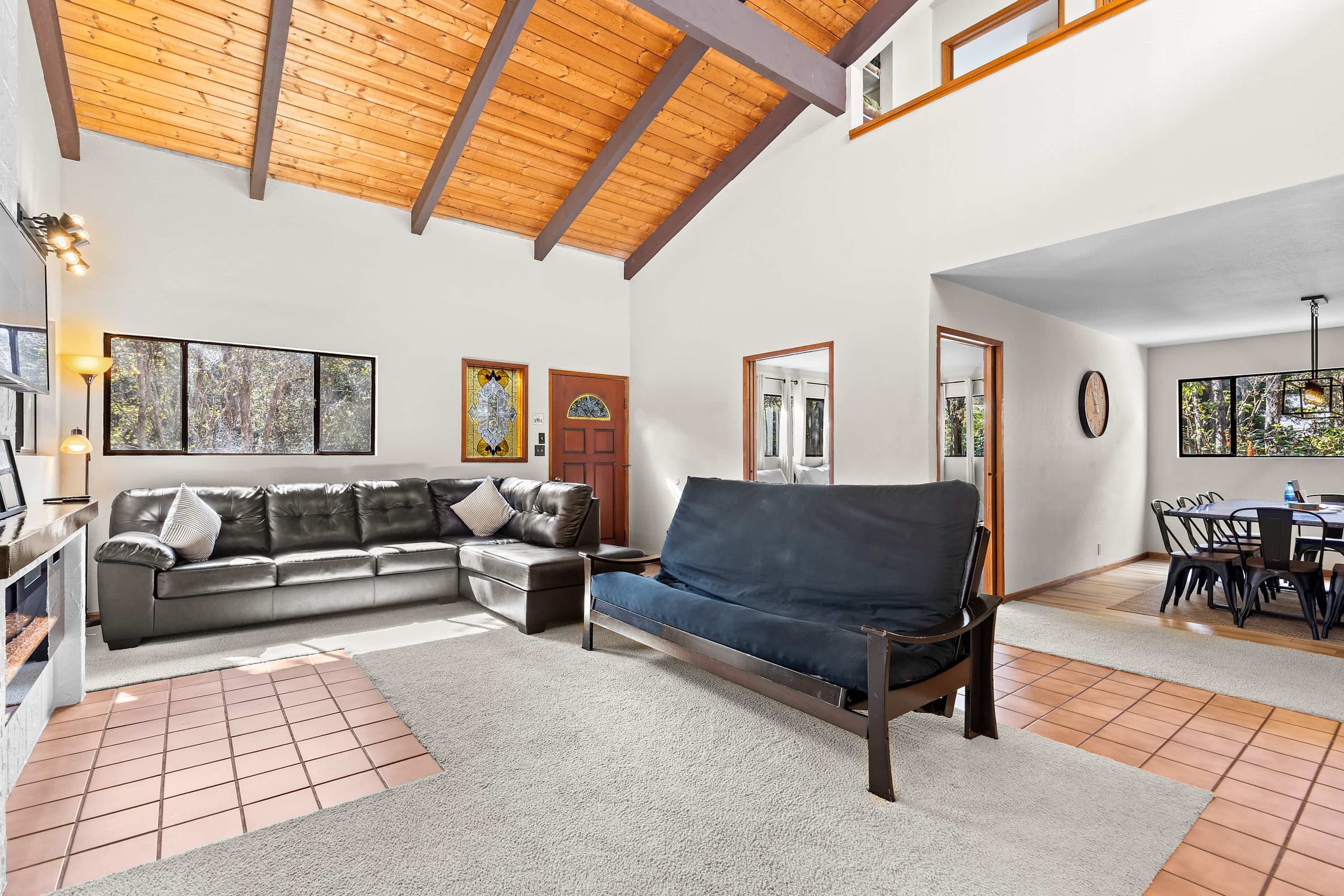 Home in Volcano · ★4.95 · 5 bedrooms · 7 beds · 3 private baths - Image 4