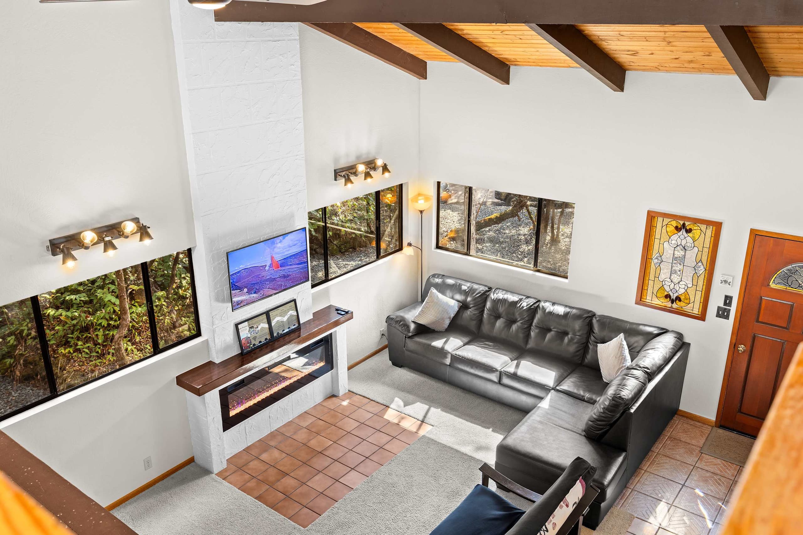 Home in Volcano · ★4.95 · 5 bedrooms · 7 beds · 3 private baths - Image 8
