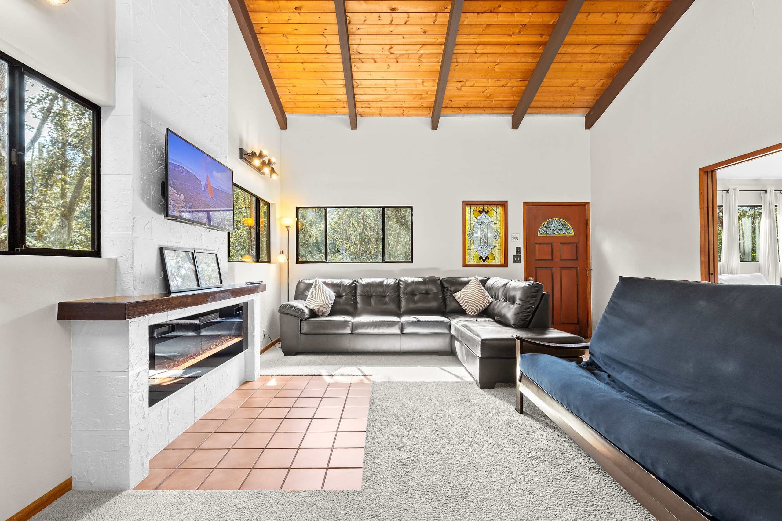 Home in Volcano · ★4.95 · 5 bedrooms · 7 beds · 3 private baths - Image 3