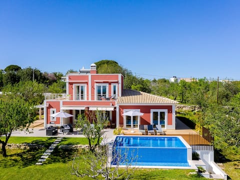 3bdr Villa with infinite pool and panoramic views