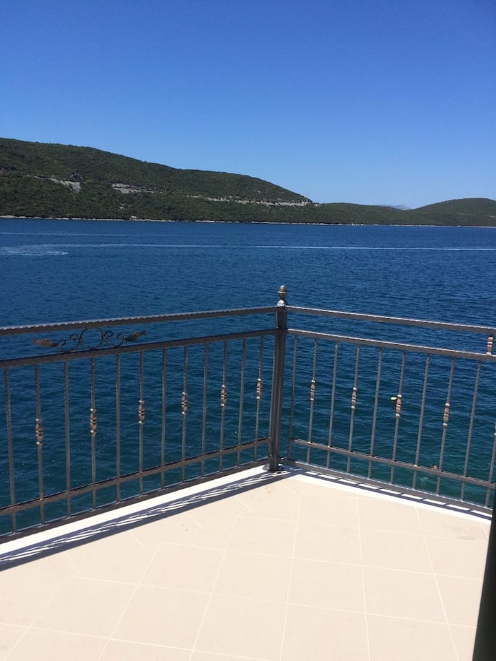Villa Anteo Uz Plažu Sa Privatnim Parkingom - A5 S - Neum
