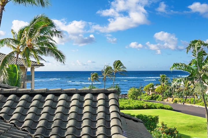 E401 – Steps to Beach, Pool, Shops & More w/ AC!