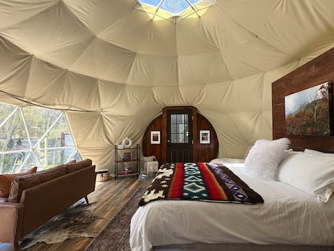 Top Airbnb: Luxury Geodome Glamping-winery- hot tub in Banner Elk