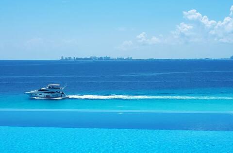 Luxurious 5 BR Ocean Front Home. Epic Views!