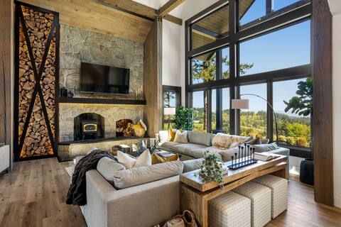 Escape to Wine Country, Luxurious Getaway Awaits!