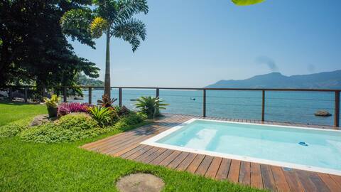 Casa standing in the area in front of Ilhabela