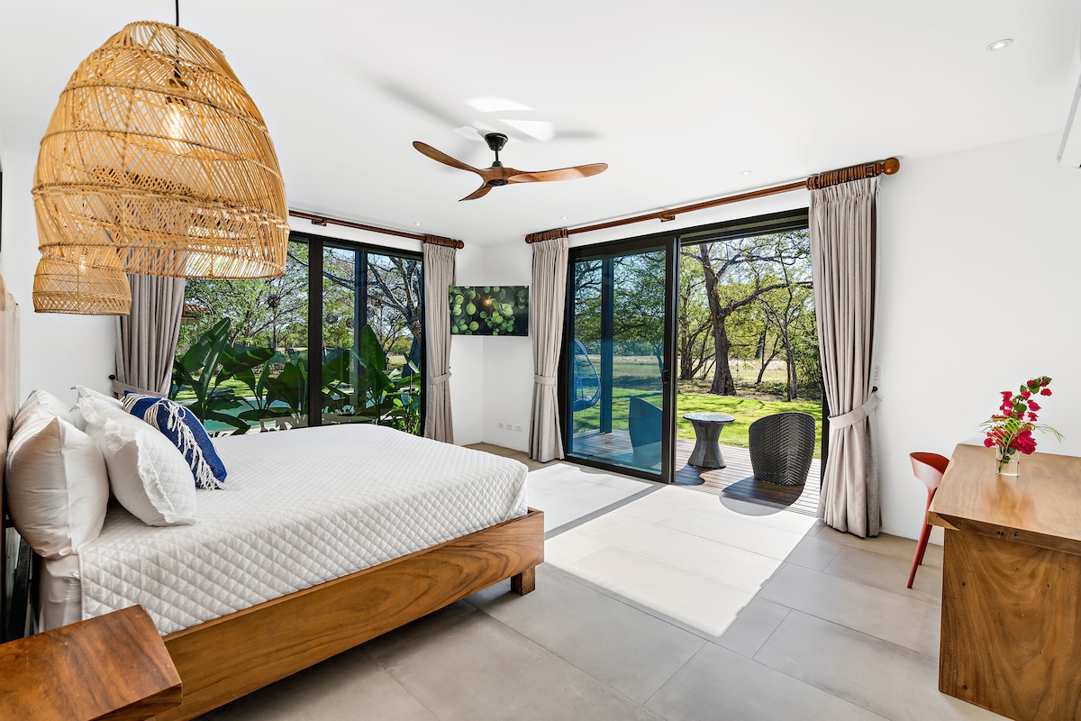 Изглед към главната спалня