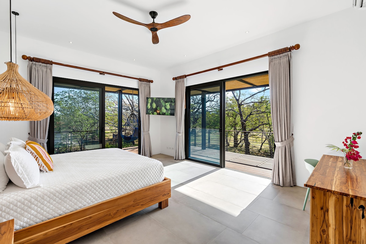 Четвърта спалня, двойно легло, балкон, самостоятелна баня