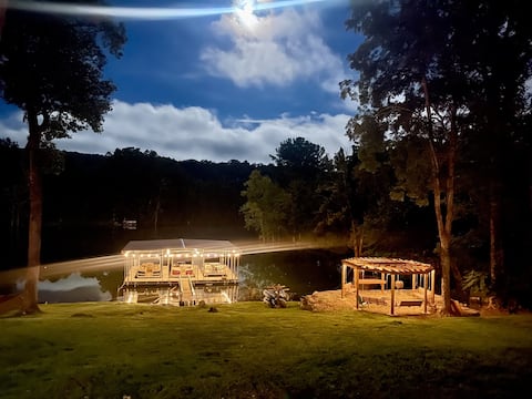 “Twin Timbers” 11 bdrm, sleeps 38! hotubs, docks,