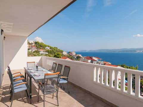 Popular Airbnb listing: Apartment Stipic Omis in Stanići