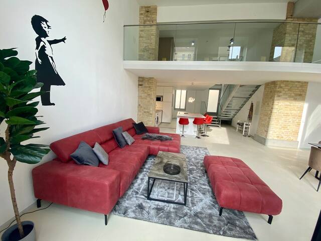 Loft with Pool Table, Kitchen Island & Gallery gallery image 4