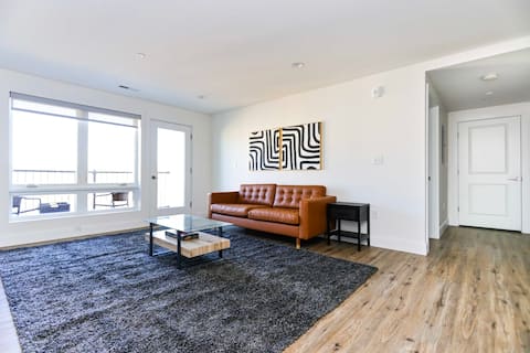 Luxury 1BR Apartment, Peabody - Unit #706