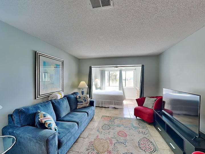 Latitude Adjustment | Easy Walk To Beach, Views! - Navarre, FL
