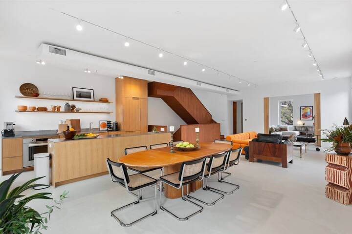 Noorman by RoveTravel | 4BR Greenpoint Duplex gallery image 3