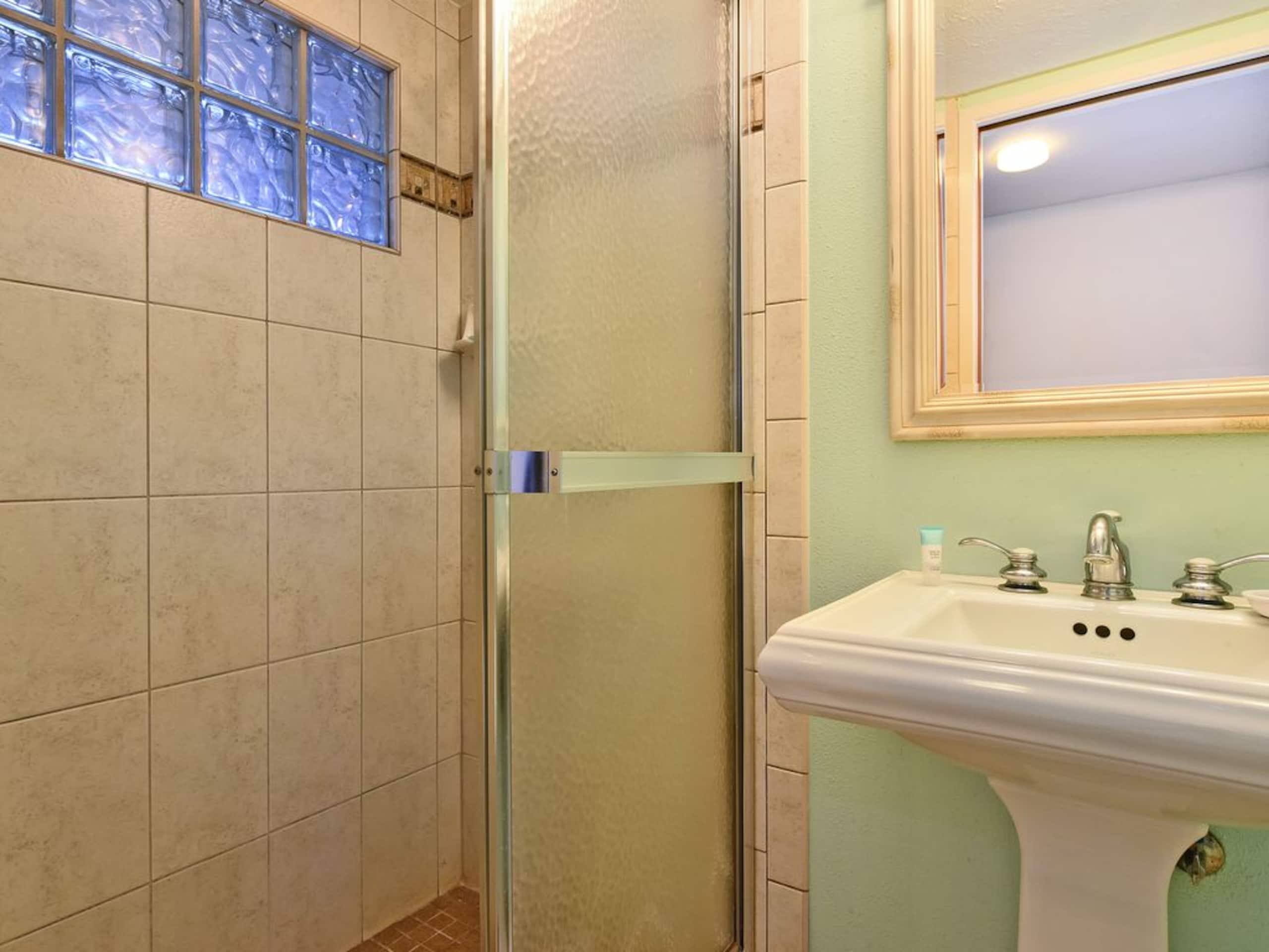 Condo in Lahaina · ★5.0 · 2 bedrooms · 4 beds · 2 baths - Image 11