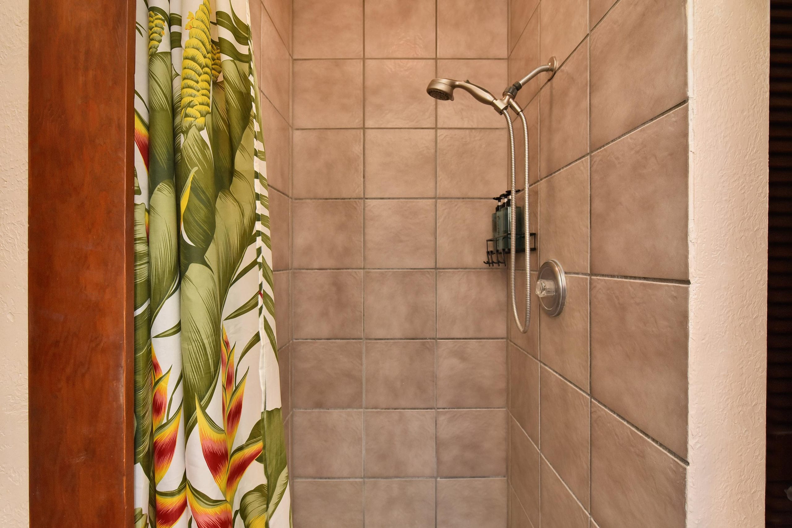Condo in Lahaina · ★4.64 · 3 bedrooms · 6 beds · 3 baths - Image 21