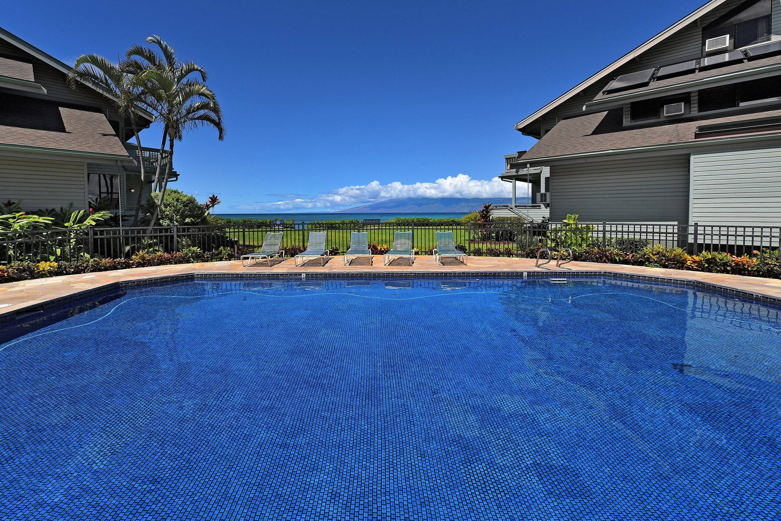 Condo in Lahaina · ★4.64 · 3 bedrooms · 6 beds · 3 baths - Image 32