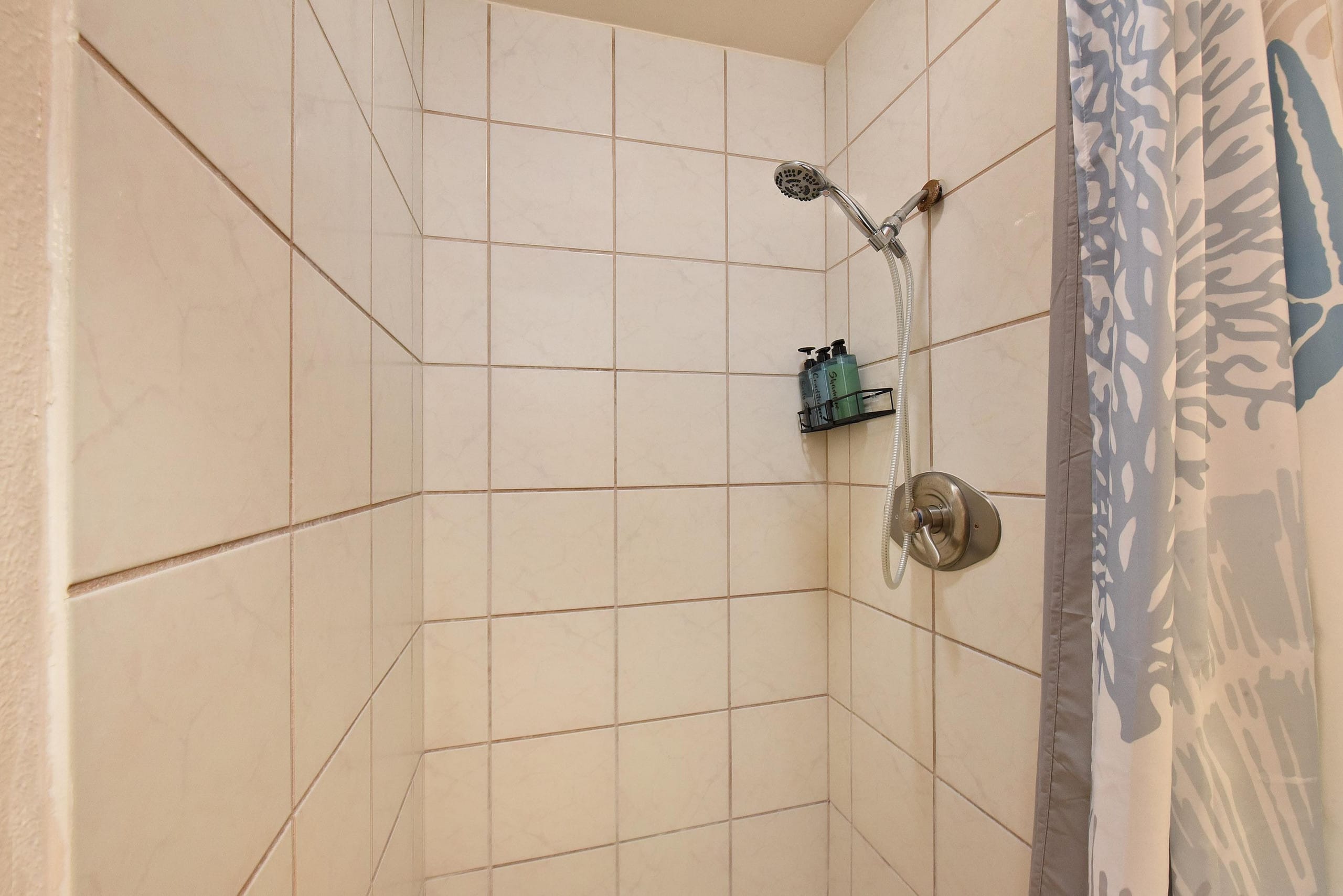 Condo in Lahaina · ★4.64 · 3 bedrooms · 6 beds · 3 baths - Image 13
