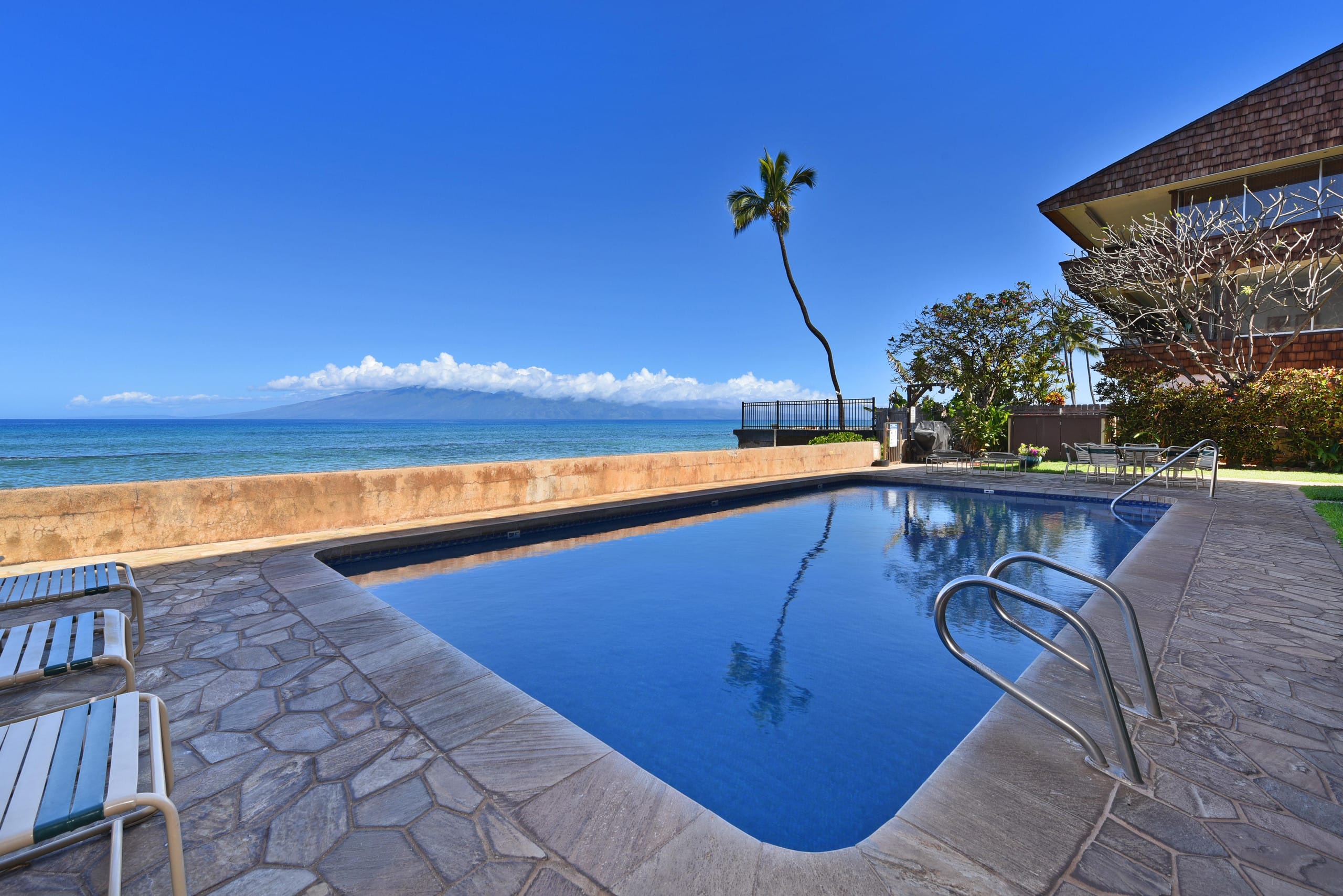 Condo in Lahaina · ★5.0 · 2 bedrooms · 4 beds · 2 shared baths - Image 39