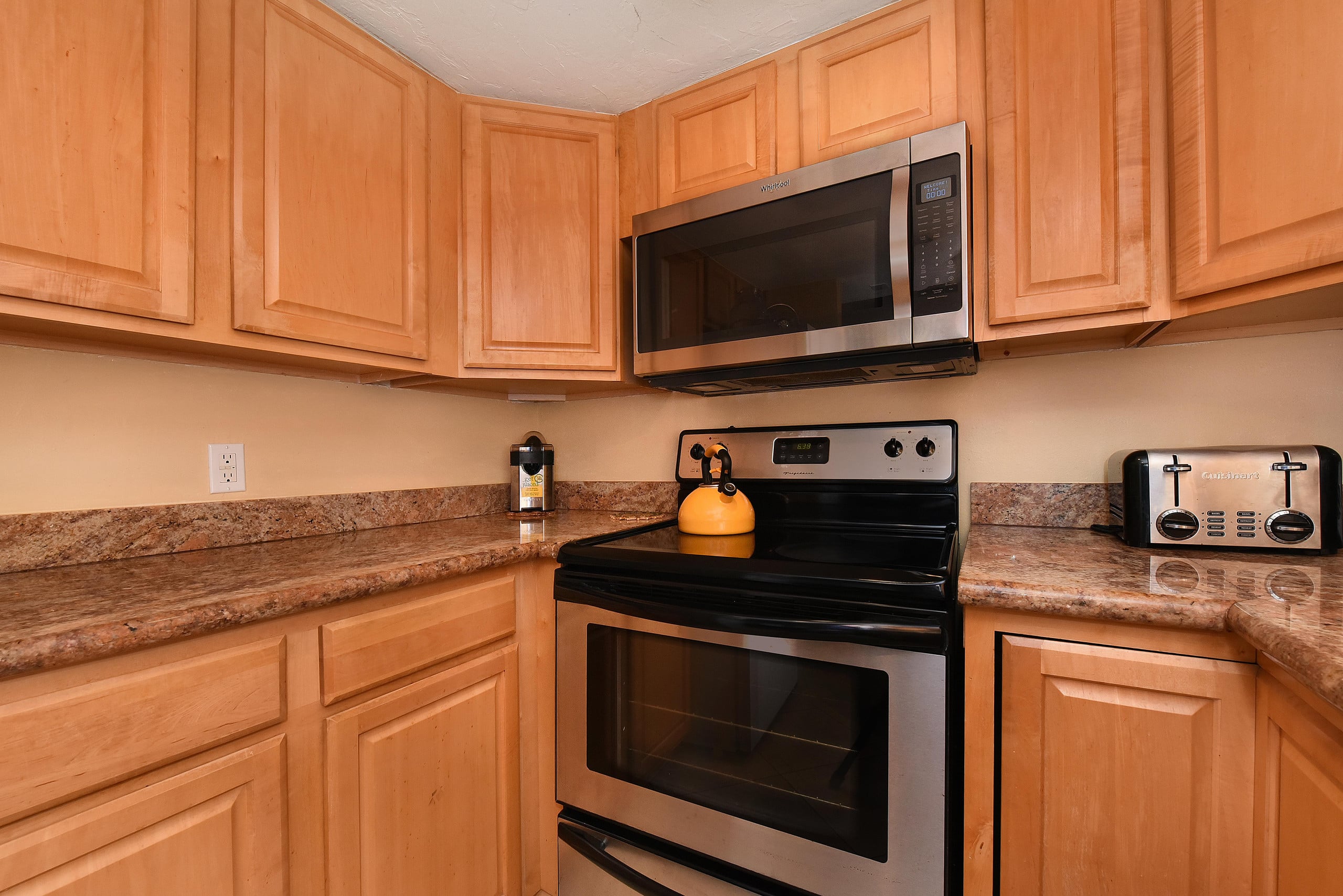 Condo in Lahaina · ★5.0 · 2 bedrooms · 4 beds · 2 shared baths - Image 11