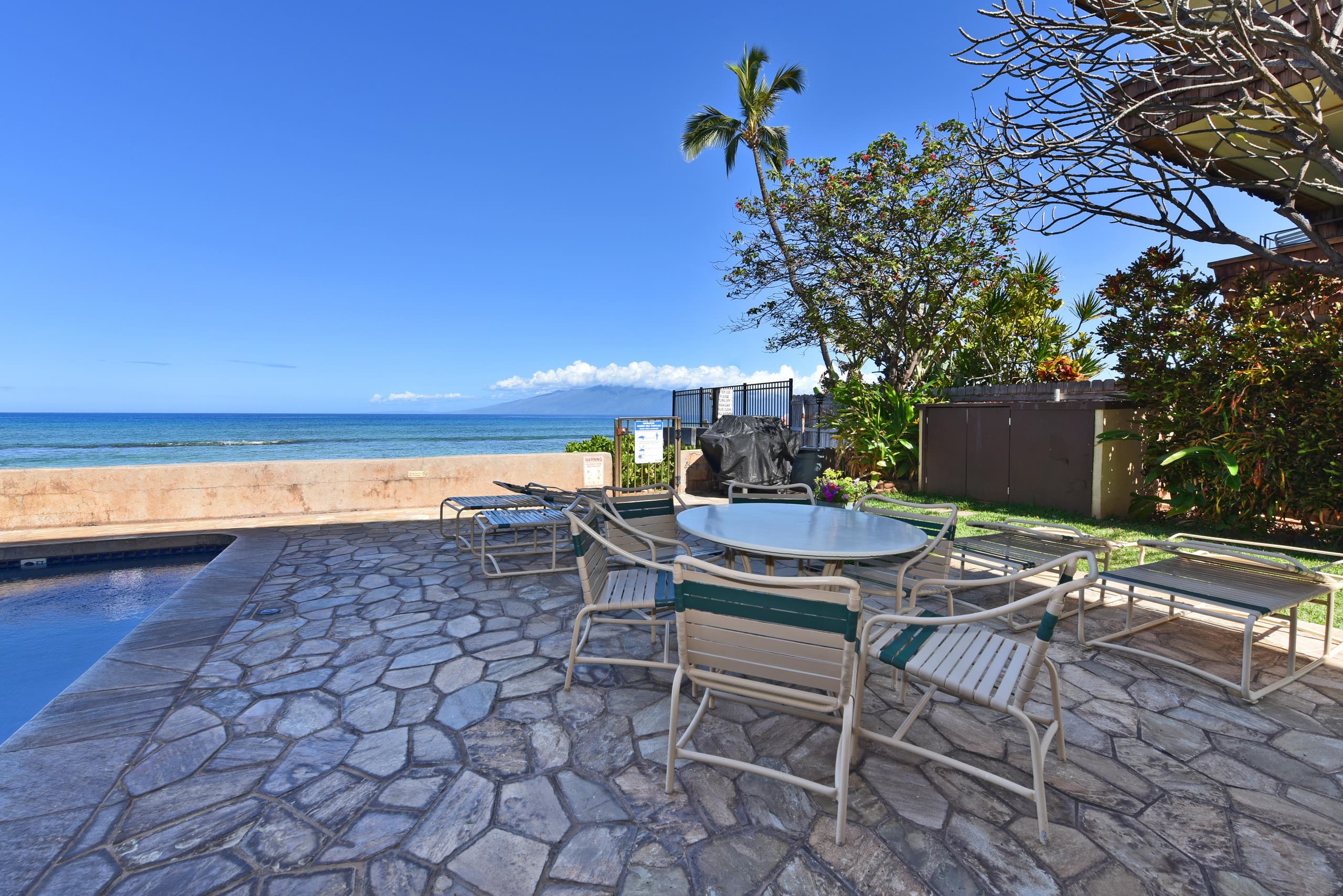 Condo in Lahaina · ★5.0 · 2 bedrooms · 4 beds · 2 shared baths - Image 32