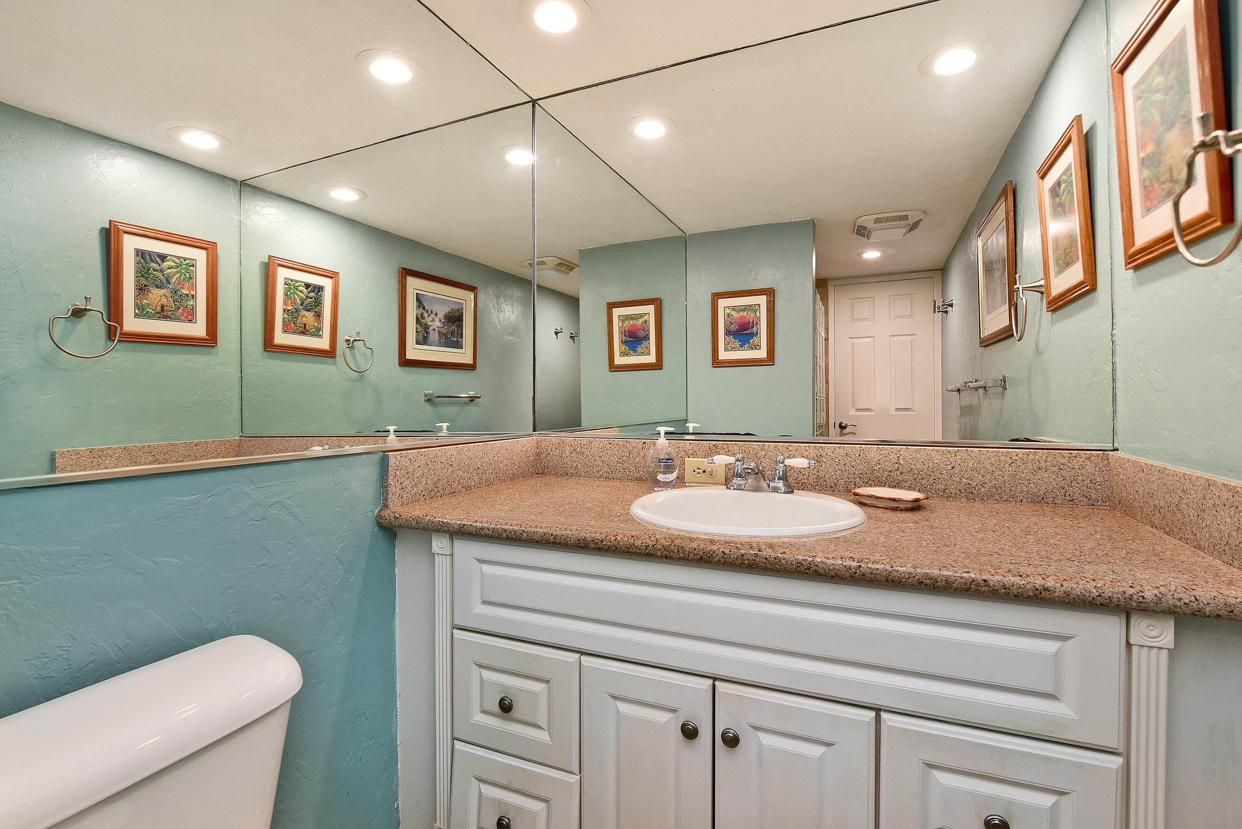 Condo in Lahaina · ★5.0 · 2 bedrooms · 4 beds · 2 shared baths - Image 18