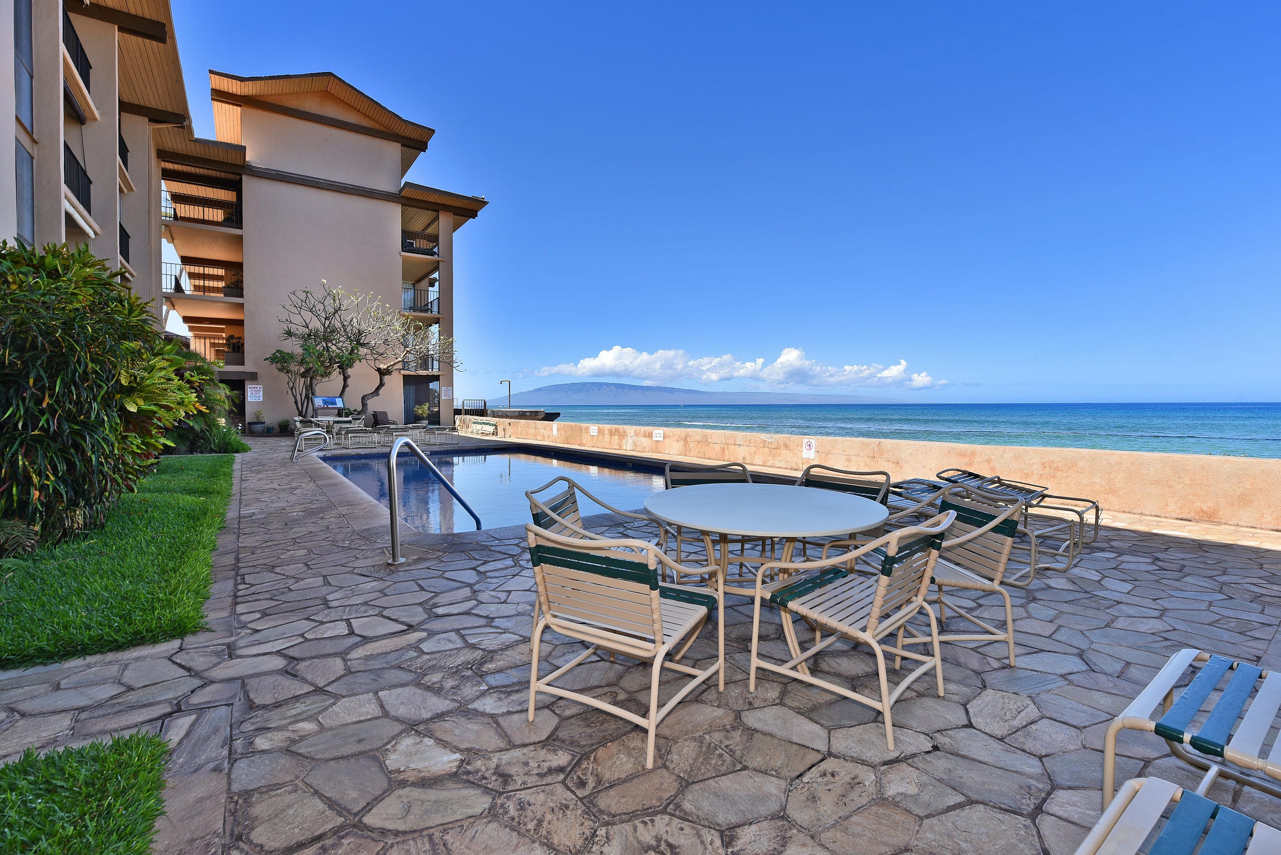 Condo in Lahaina · ★5.0 · 2 bedrooms · 4 beds · 2 shared baths - Image 31