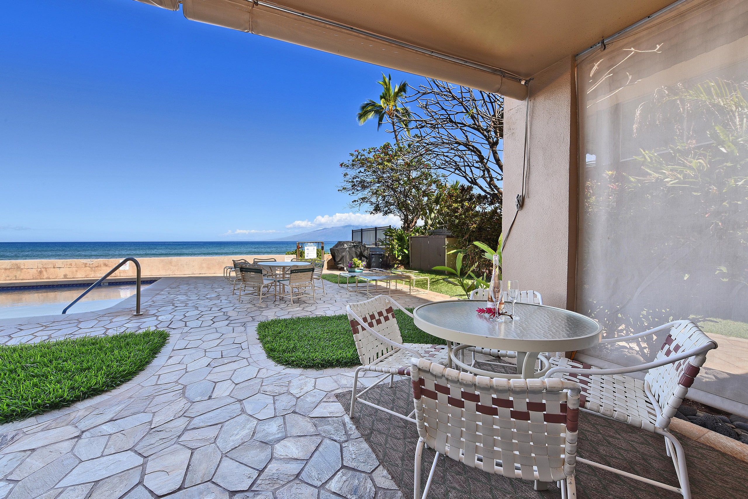 Condo in Lahaina · ★5.0 · 2 bedrooms · 4 beds · 2 shared baths - Image 28