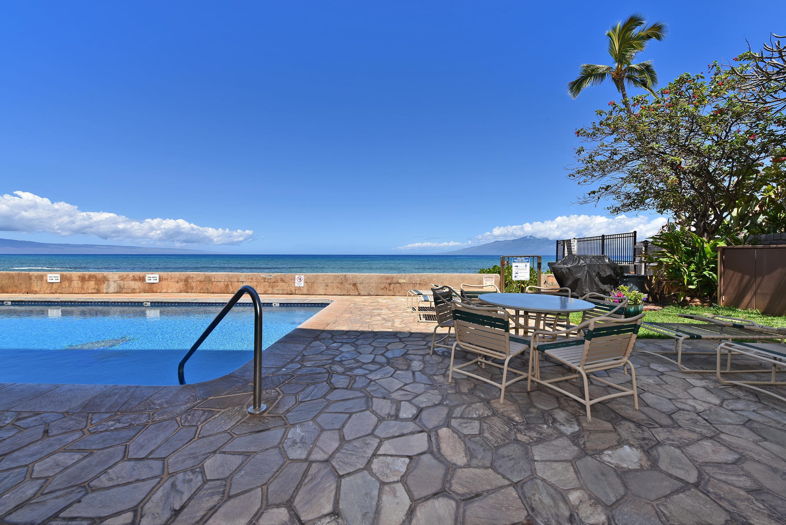 Condo in Lahaina · ★5.0 · 2 bedrooms · 4 beds · 2 shared baths - Image 41