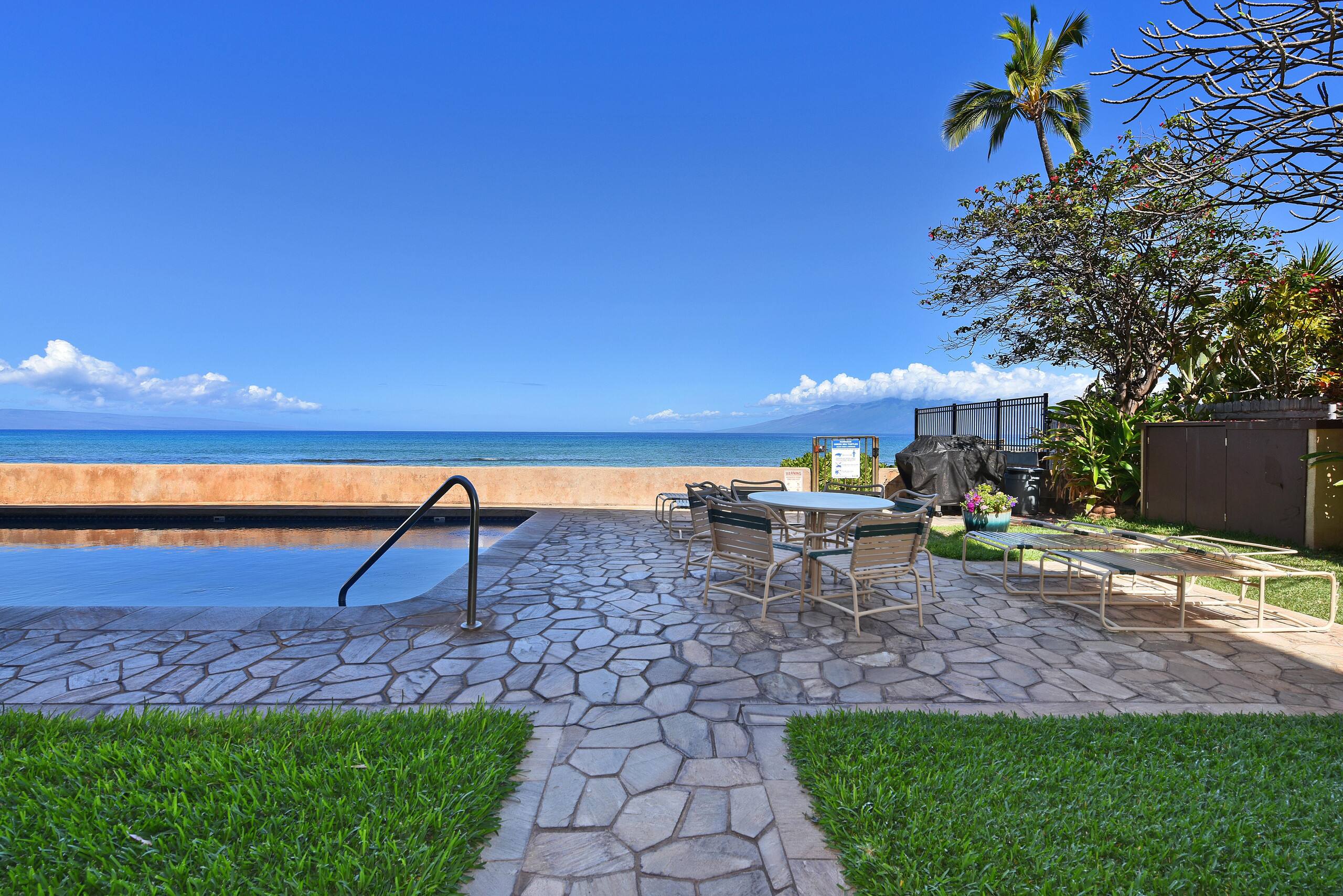 Condo in Lahaina · ★5.0 · 2 bedrooms · 4 beds · 2 shared baths - Image 42