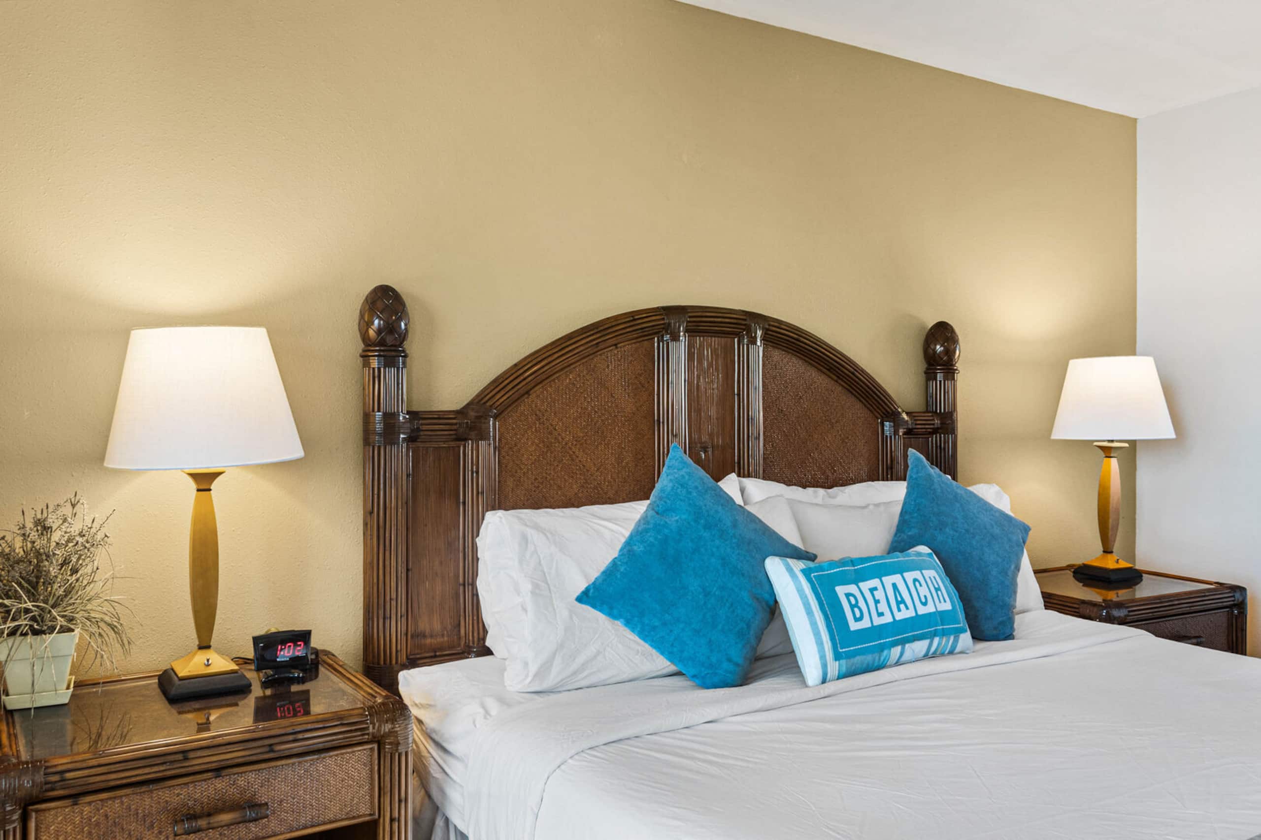 Condo in Lahaina · ★4.97 · 1 bedroom · 2 beds · 1 bath - Image 19