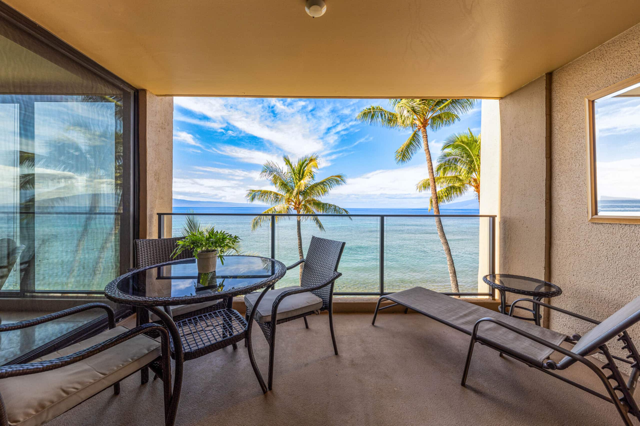 Condo in Lahaina · ★4.97 · 1 bedroom · 2 beds · 1 bath - Image 4