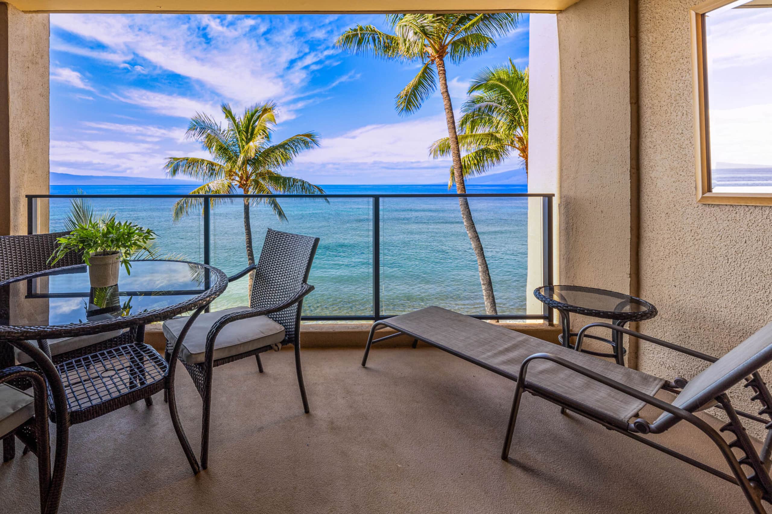 Condo in Lahaina · ★4.97 · 1 bedroom · 2 beds · 1 bath - Image 18