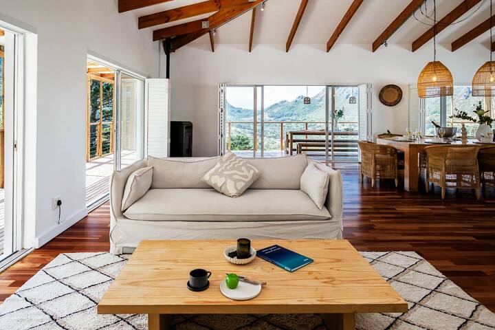 Immaculate Eco Villa w Garden Mountain View Villa gallery image 4