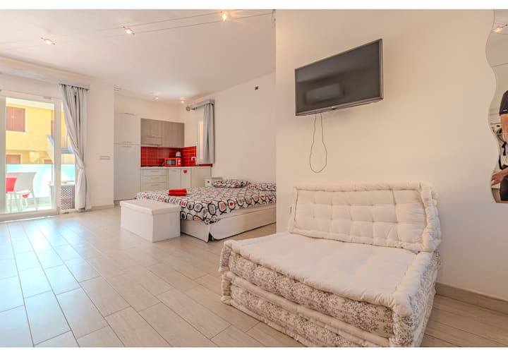 LaureLiving-Holiday-Home-La-Maddalena-Апартмани-Argantino-Spargiotto-дневна-соба-кујна