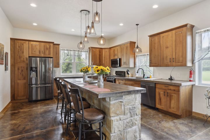 Isabelle Creek Haven – Ultimate Group Getaway