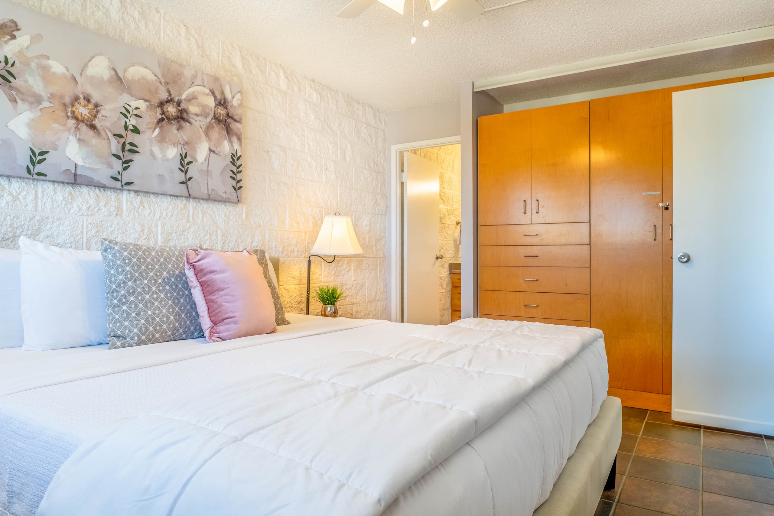 Condo in Wailuku · ★4.5 · 2 bedrooms · 3 beds · 2 shared baths - Image 21
