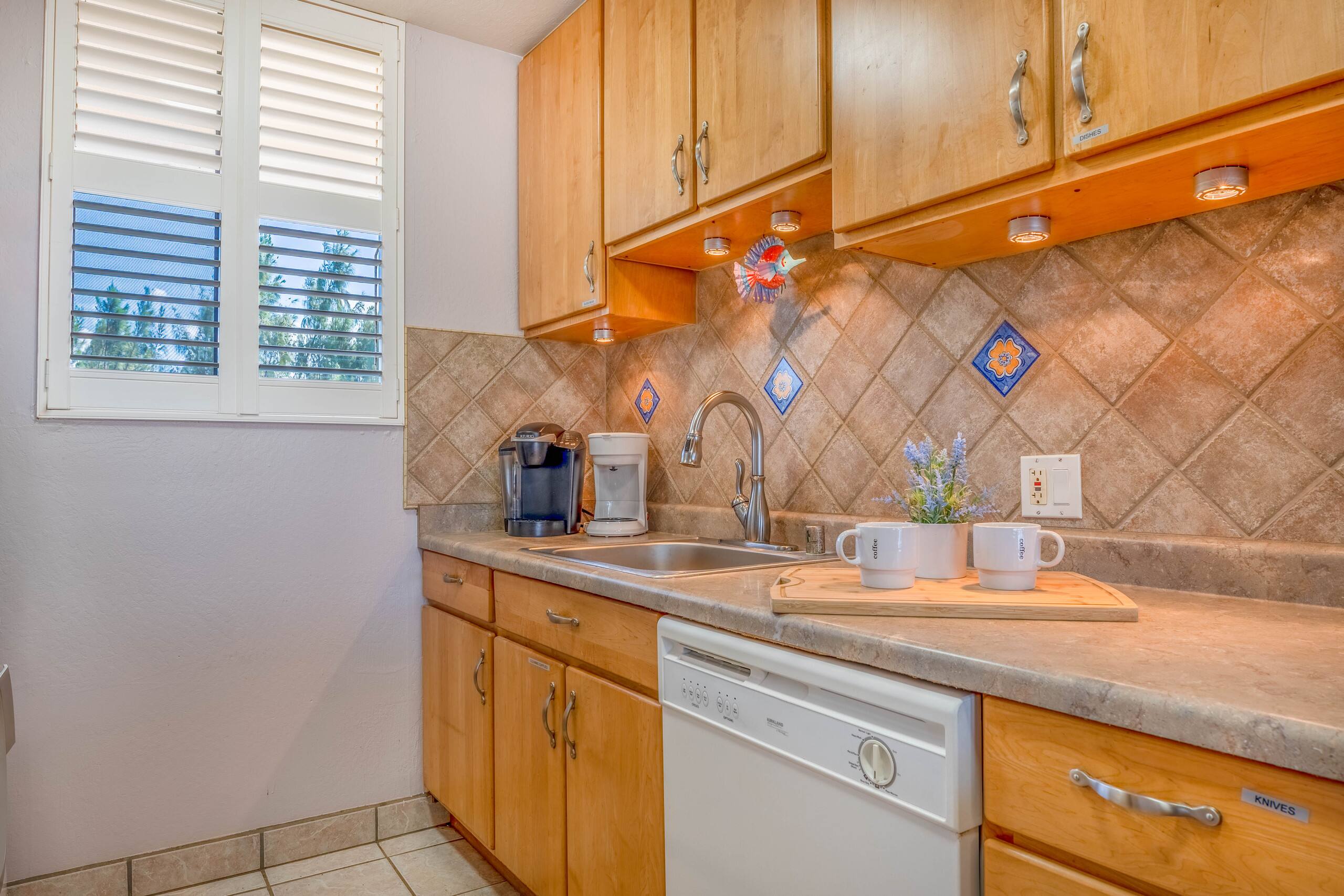 Condo in Wailuku · ★4.5 · 2 bedrooms · 3 beds · 2 shared baths - Image 14