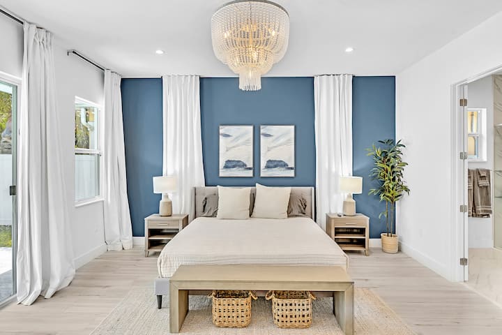 Relaxing bedroom with oceanfront balcony for a peaceful retreat.