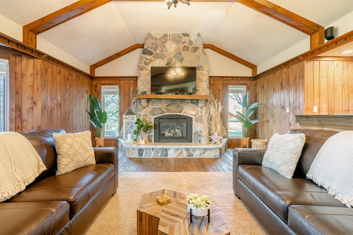 Walk To Downtown  Wine Route Retreat W/ Pool - Kingsville