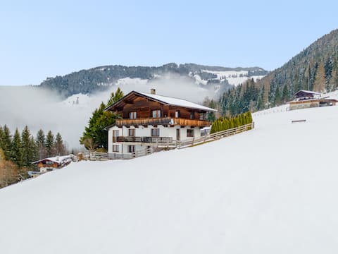 Chalet in a dreamlike panoramic location