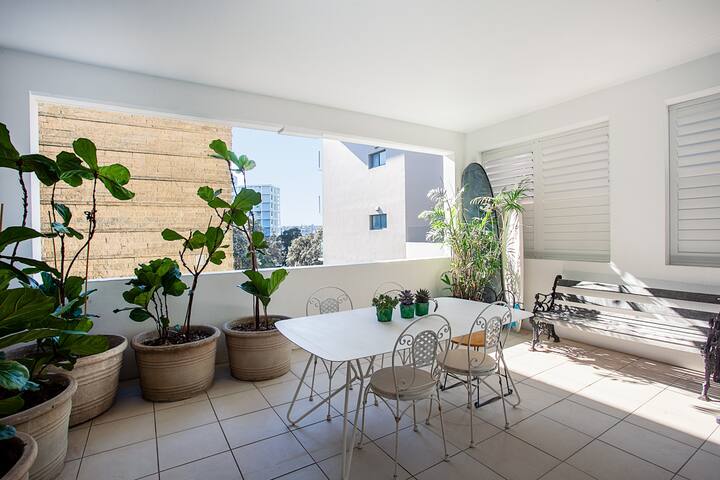 Spacious Bondi Beach Escape gallery image 2