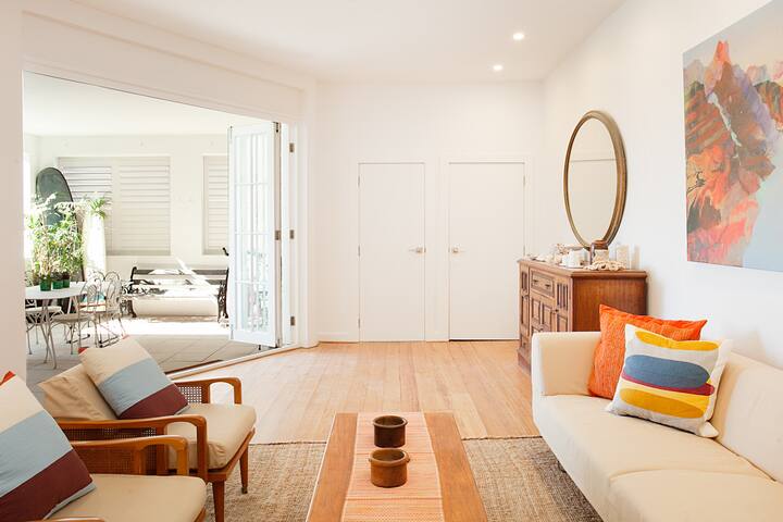 Spacious Bondi Beach Escape gallery image 5