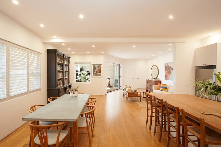 Spacious Bondi Beach Escape gallery image 3