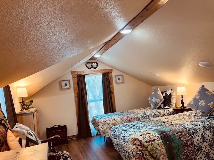 Merida Lodge: Urban Treehouse #9 - Eureka Springs, AR