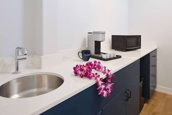 3 Units Just a short walk from the Beach! W/ Pool! gallery image 3