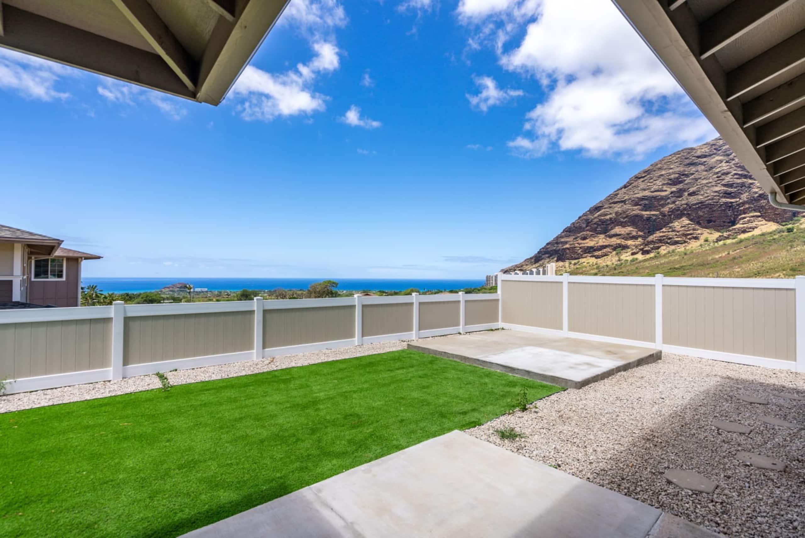 Home in Waianae · ★4.84 · 4 bedrooms · 5 beds · 2.5 private baths - Image 43