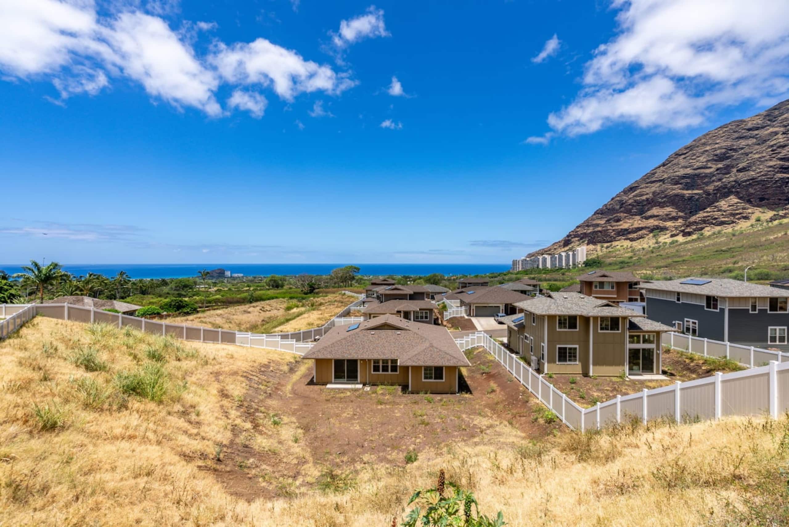 Home in Waianae · ★4.84 · 4 bedrooms · 5 beds · 2.5 private baths - Image 56